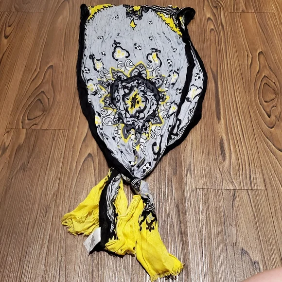 Stylish Black and Yellow Scarf - Picture 4 of 5